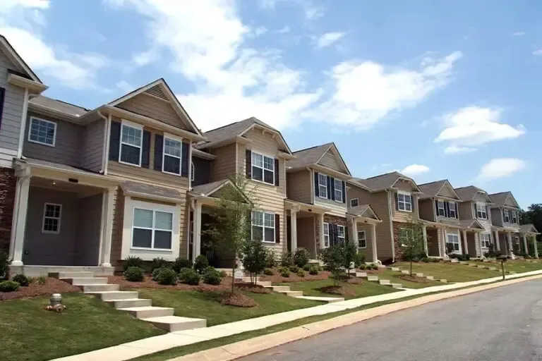 Homeowners Association Insurance A Row of Newly Constructed and Professionally Landscaped Townhomes on a Bight Sunny Day 768x512 1 Homeowners Association Insurance  