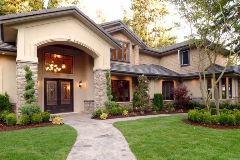 Home Insurance Family Home with Inviting Front Walk 768x512 1 Home Insurance Coverage that helps protect your biggest asset.
